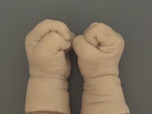 Load image into Gallery viewer, 1/4 Newborn silicone hands